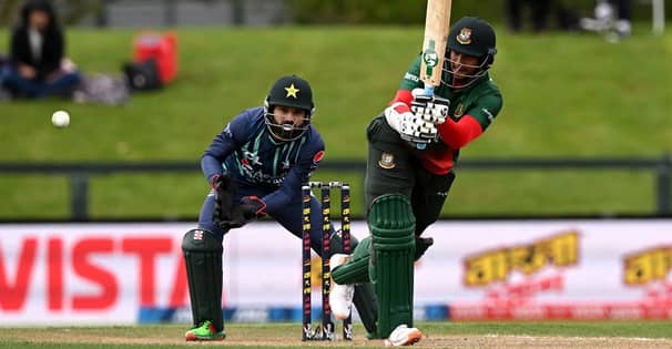 অঘোষিত কোয়ার্টার ফাইনালে পাকিস্তানের বিপক্ষে টস জিতে ব্যাটিংয়ে বাংলাদেশ