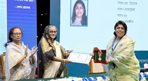 পাঁচ নারীর হাতে ‘রোকেয়া পদক’ তুলে দিলেন প্রধানমন্ত্রী