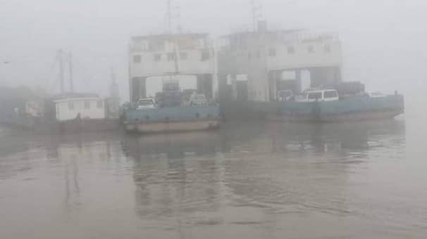 ঘন কুয়াশায় পাটুরিয়া-দৌলতদিয়া নৌপথে ফেরি চলাচল বন্ধ