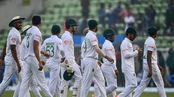 ঢাকা টেস্টের দ্বিতীয় দিনে ভারতের বিপক্ষে লড়াইয়ে নেমেছে বাংলাদেশ