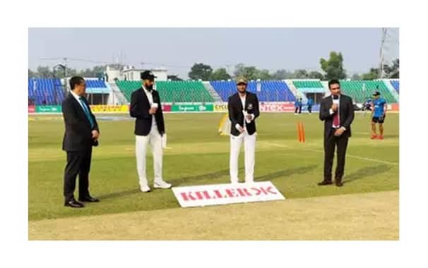 টেস্ট সিরিজের প্রথম ম্যাচে টস হেরে বোলিংয়ে বাংলাদেশ
