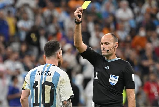 বিশ্বকাপে মেসিদের ১৫টি কার্ড দিয়ে রেকর্ডগড়া সেই রেফারি যে দুঃসংবাদ দিলেন