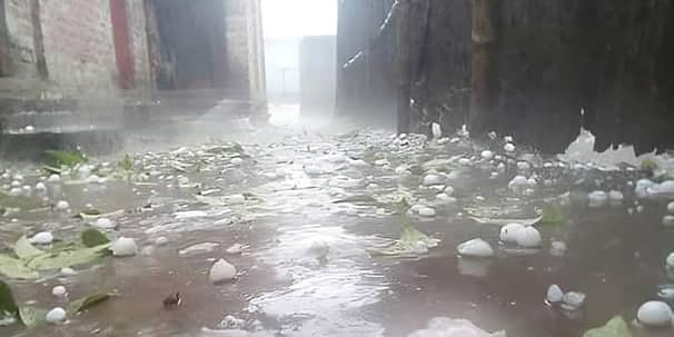 হঠাৎ বৃষ্টিতে স্বস্তি ঝড় ও শিলাবৃষ্টি
