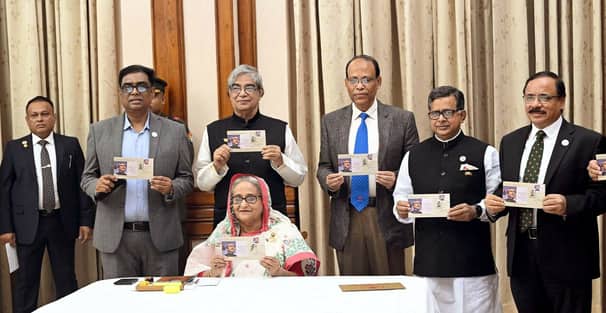 স্বাধীনতা দিবসে ডাকটিকিট অবমুক্ত করলেন প্রধানমন্ত্রী
