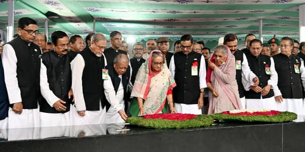 বঙ্গবন্ধুর প্রতি আওয়ামী লীগসহ বিভিন্ন সংগঠনের শ্রদ্ধা নিবেদন
