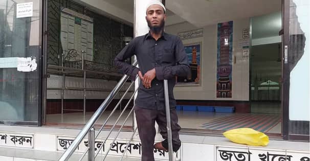 নামাজ শেষ করে এসে দেখেন অটোরিকশা নেই, কান্না থামছে না রশিদের