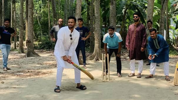 ঈদের দিনেও ক্রিকেট খেললেন সাকিব
