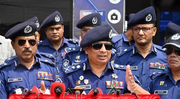 ঈদযাত্রা নির্বিঘ্ন ও স্বস্তিদায়ক করতে পুলিশের বিশেষ ব্যবস্থা