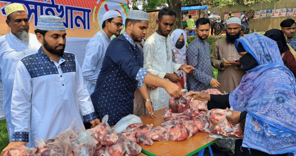 ‘গরিবের কসাইখানায়’ ১০ টাকায় এক কেজি গরুর মাংস