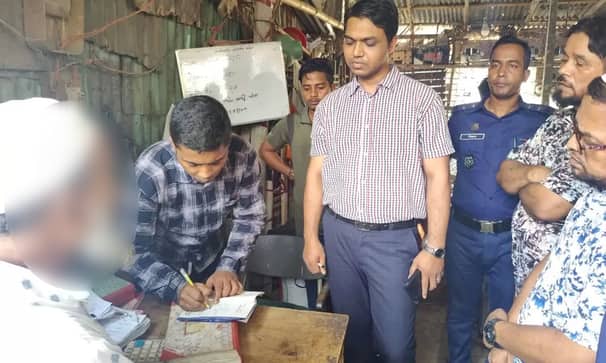 দোকানে খাঁচার নিচে রশি বেঁধে মুরগির ওজনে কারচুপি