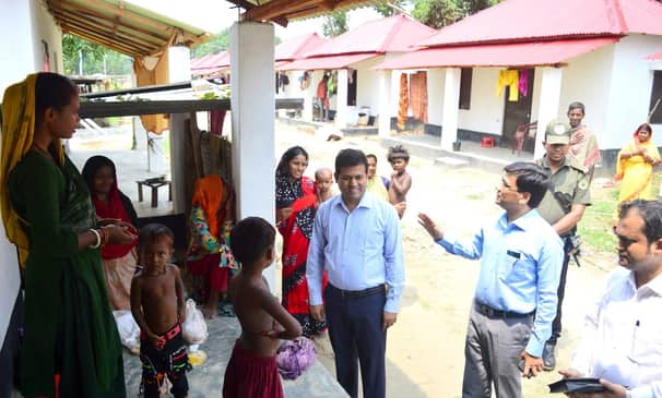 পুঠিয়ায় মূসা খাঁ আশ্রয়ণ প্রকল্প পরিদর্শন করলেন প্রকল্প পরিচালক
