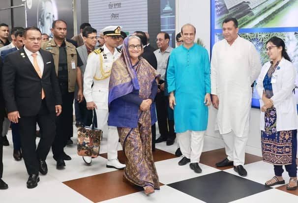 সুইজারল্যান্ড থেকে দেশে ফিরেছেন প্রধানমন্ত্রী