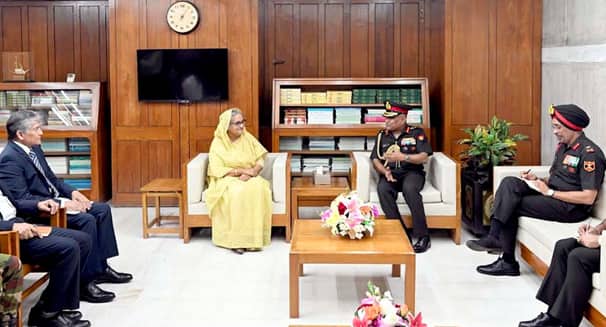 বাংলাদেশ-ভারত সেনাবাহিনীর মধ্যে সহযোগিতা জোরদারে গুরুত্বারোপ