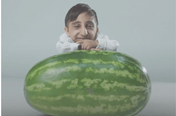 বিশ্বের সবচেয়ে বেঁটে মানুষ এখন আফসিন