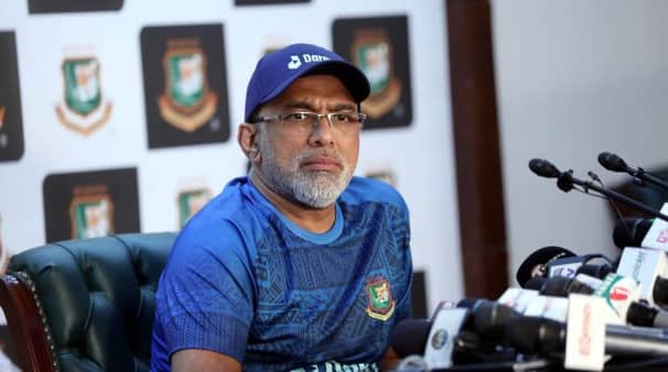 ছুটি কাটাতে গিয়ে বিড়ম্বনায় হাথুরুসিংহের চন্ডিকা হাথুরুসিংহ