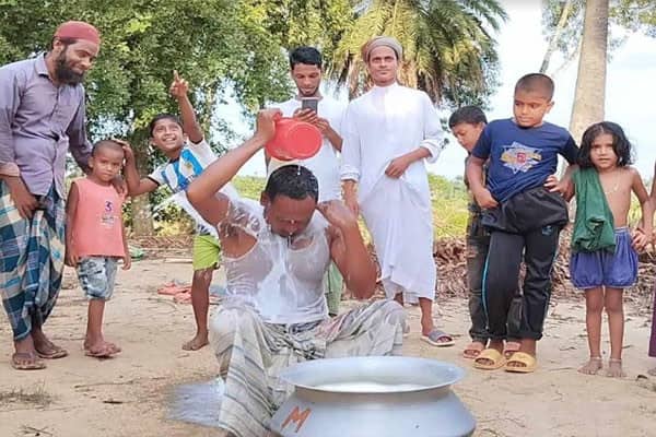 ঋণের টাকা পরিশোধ করে ১ মণ দুধ দিয়ে গোসল! দুধ দিয়ে গোসল
