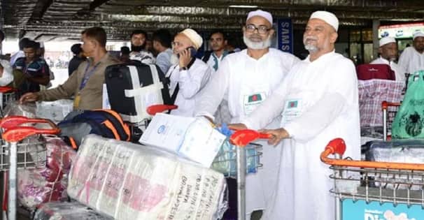 প্রথম ফিরতি হজ ফ্লাইটে দেশে ফিরলেন ৩৩৩ জন হাজী