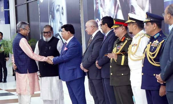 পবিত্র হজ পালন শেষে দেশে ফিরেছেন রাষ্ট্রপতি