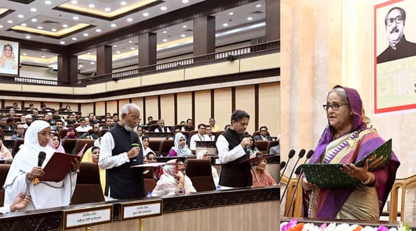 প্রধানমন্ত্রীর কাছে শপথ নিলেন ৩ সিটির নবনির্বাচিত মেয়র