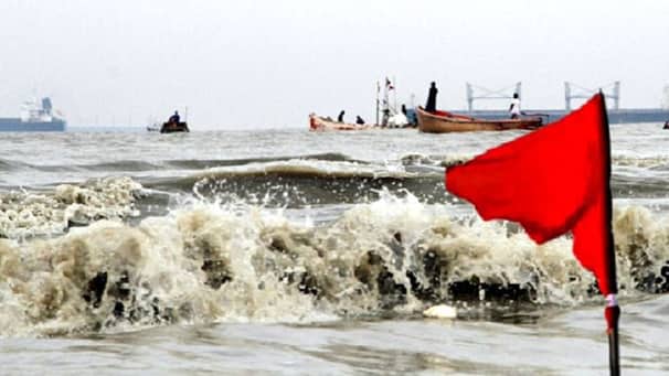 বঙ্গোপসাগরে লঘুচাপ সৃষ্টি, সমুদ্রবন্দরে ৩ নম্বর সতর্ক সংকেত সমুদ্রবন্দরে সতর্ক সংকেত