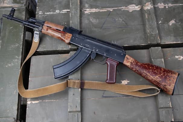 ডার্ক ওয়েবে AK-47 রাইফেল অর্ডার ৮ বছরের শিশুর, তারপর… AK-47