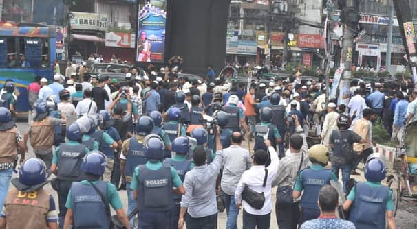 গায়েবানা জানাযা: চট্টগ্রামে জামায়াত-শিবিরের সঙ্গে পুলিশের সংঘর্ষ