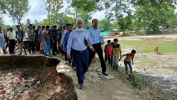 বন্যায় ক্ষতিগ্রস্ত সাতকানিয়ার সড়ক পরিদর্শনে এলজিইডি’র প্রধান প্রকৌশলী