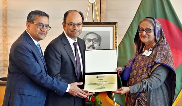 বৈশ্বিক সম্মাননা পাওয়ায় প্রধানমন্ত্রীকে অভিনন্দন জানাল ডিইউজে