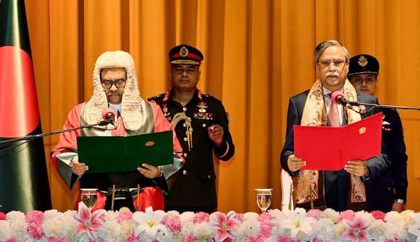 President administers oath to new Chief Justice