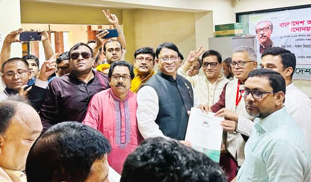 দলীয় মনোনয়নপত্র জমা দিলেন হুইপ ইকবালুর রহিম