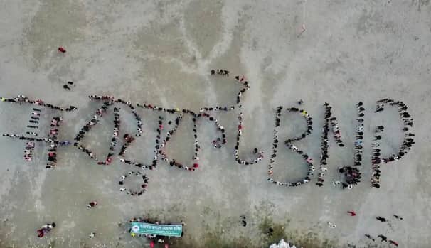 পটুয়াখালীতে মানব অক্ষরে ‘বয়কট বিএনপি’ লিখে প্রতিবাদ