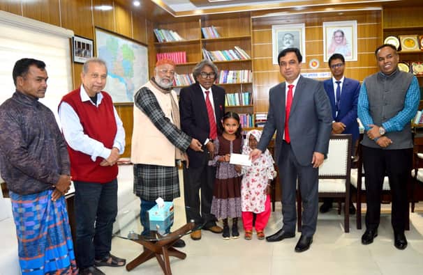 ঘর ও দোকানের স্বপ্ন পূরণ হলো এশিয়ার ‘ক্ষুদ্রতম মা’ মাসুরার