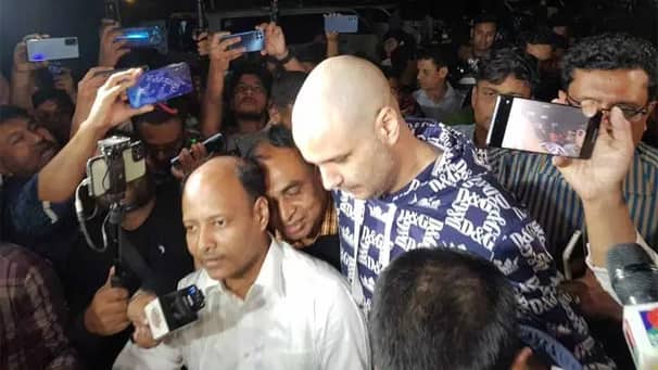 আদম তমিজীকে গ্রে প্তা র দেখাল ডিবি