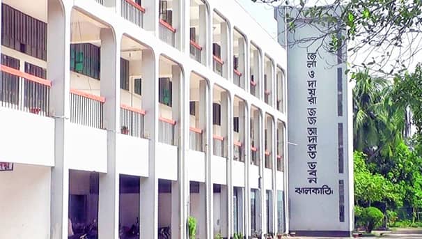 আদালতের এজলাসে বিষধর সাপ, বন্ধ হয়ে গেল বিচারকাজ