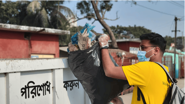 রেল স্টেশন পরিষ্কার-পরিচ্ছন্ন করলো পরিবেশ অধিদপ্তর