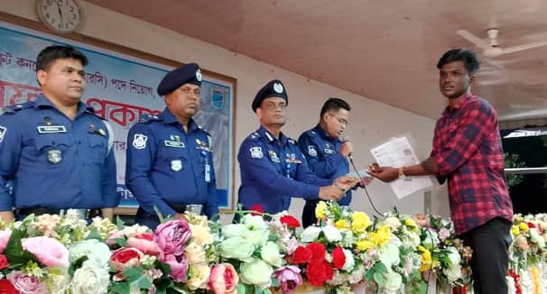 ১২০ টাকায় পুলিশে চাকরি পেলেন টাঙ্গাইলের ৯০ জন