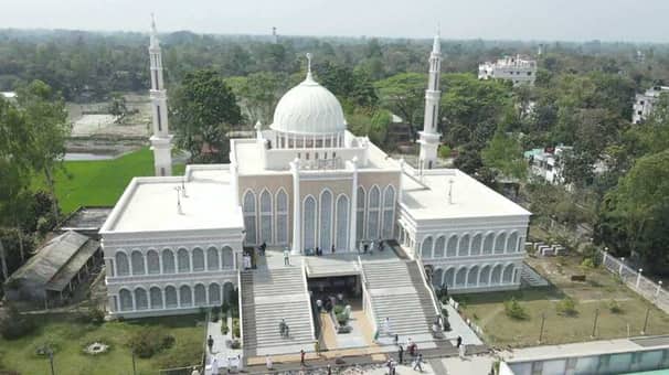 জৌলুস ছড়াচ্ছে মার্বেলে মোড়ানো সিরাজগঞ্জের নান্দনিক এই মসজিদ আল আমান বাহেলা খাতুন জামে মসজিদ