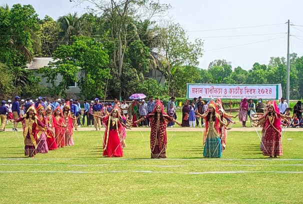 স্বাধীনতা দিবসে পুতুলের আদলে শিশুদের নৃত্য পরিবেশন, মুগ্ধ দর্শনার্থীরা শিশুদের পুতুল নাচ