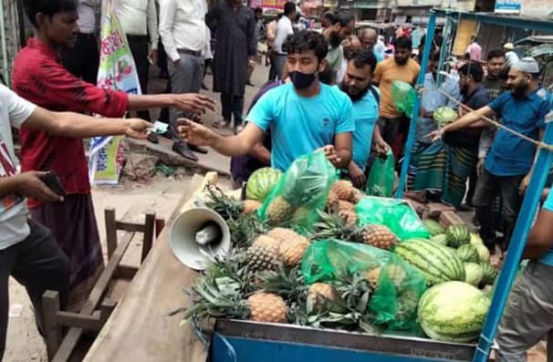 ১০০ টাকায় তরমুজ, ৩০ টাকায় আনারস ১০০ টাকায় তরমুজ