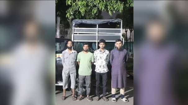 চোরাই ফোনের আইএমইআই নাম্বার পাল্টে বিক্রি করত তারা