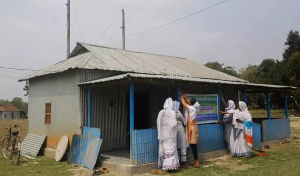 নিজেদের উদ্যোগে মসজিদ বানাল হিজড়ারা