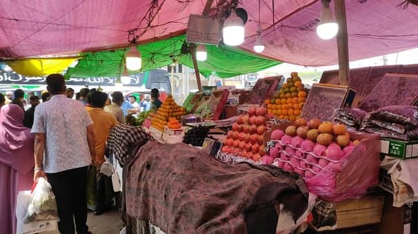 ফল রেখে পালিয়ে যান ফল ও তরমুজ ব্যবসায়ীরা