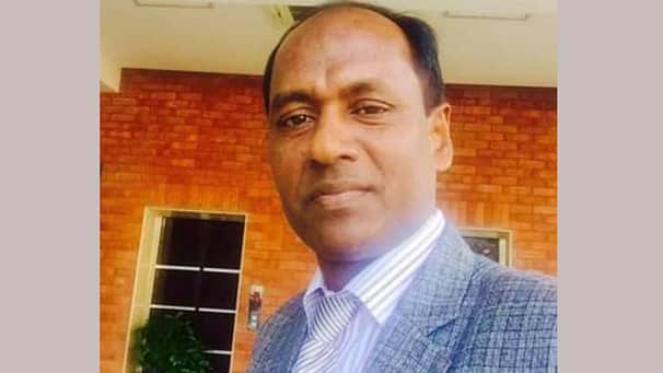 ইমামের পেছনে নামাজ পড়া নাজায়েজ বলে চেয়ারম্যানের ফতোয়া!