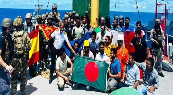 বন্দী ৩২ দিনের রোমহর্ষক বর্ণনা দিলেন জিম্মি নাবিকরা জিম্মি নাবিকরা