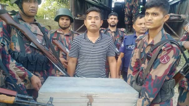 বিজিবির কারণে রক্ষা পেল সোনালী ব্যাংকের ম্যানেজার ও ভল্টের দুই কোটি টাকা