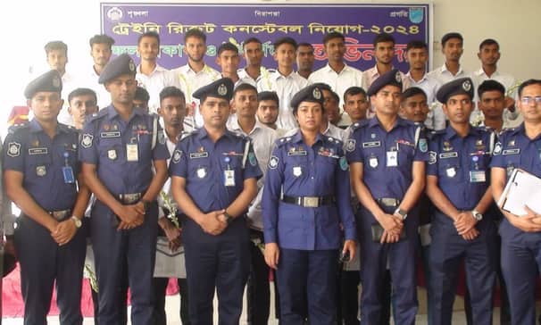 ১২০ টাকায় পুলিশে চাকরি পেলেন ২৯ তরুণ-তরুণী