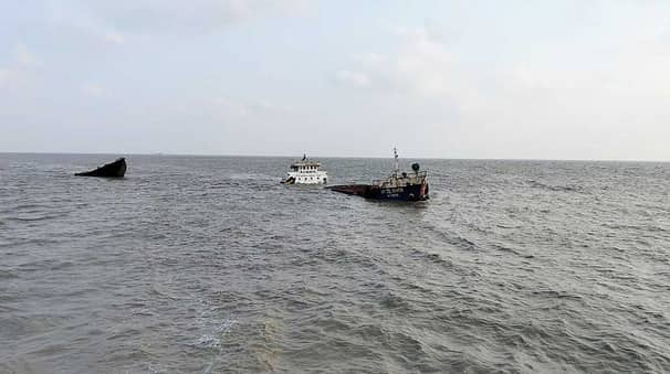 বঙ্গোপসাগরে কার্গো জাহাজ ডুবি: উদ্ধার ১১ নাবিক, নিখোঁজ ১ bongoposagor