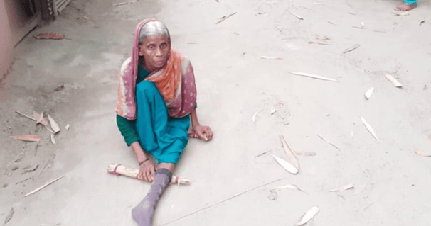 ভাঙা পা নিয়ে স্বামী-সন্তানহারা চিনি বিবির মানবেতর জীবন