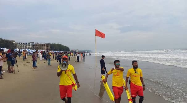 রাতেই ১০ নম্বর মহাবিপদ সংকেত, যখন আঘাত হানবে রেমাল