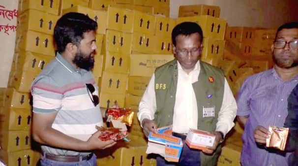 ওরস্যালাইন-টেস্টি স্যালাইন তৈরি হয় ফরিদপুরের নকল কারখানায়